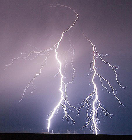 Lightning strikes turbine