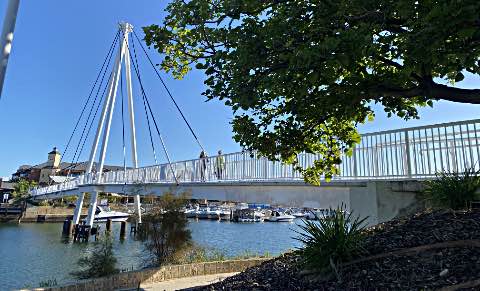Foot bridge between Keith Holmes Reserve and Dolphin Quay